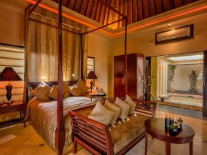 a bedroom with a canopy bed and a table at The Ylang Ylang in Saba