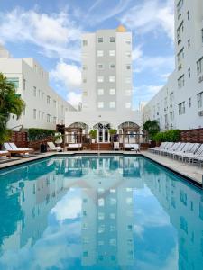 a large swimming pool in front of a building at Marseilles Beachfront Hotel in Miami Beach
