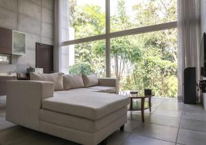 A seating area at K Gallery Hotel