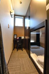 Двухъярусная кровать или двухъярусные кровати в номере H2O STAY Ōtorii - Male Only
