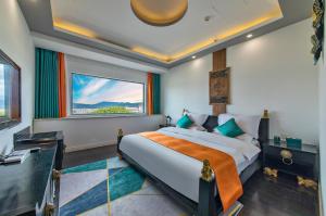 a bedroom with a large bed and a window at Lijiang Mountain View Boutique Inn in Lijiang