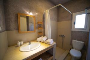 Koupelna v ubytování Lefki Villas + 32 fotografií
