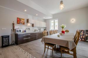 a kitchen and dining room with a table and chairs at Villa Bryza in Mechelinki
