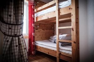 Postel nebo postele na pokoji v ubytování Gasthof Fallmühle