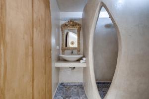 Ένα μπάνιο στο Pasithea Suites