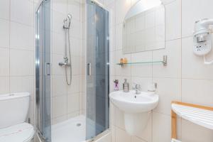 Kúpeľňa v ubytovaní AMBER DZIWNÓW - Pokoje i Apartamenty & SPA