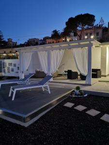 a gazebo with a bench on a patio at Villa Nico in Casteldaccia