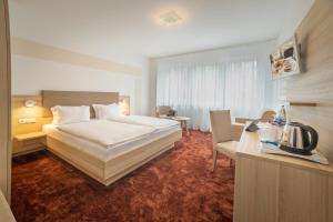 Postel nebo postele na pokoji v ubytování Hotel Brenner