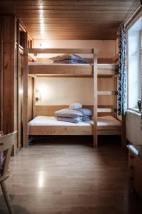 a bunk bed room with two bunk beds at Gasthof Fallmühle in Pfronten