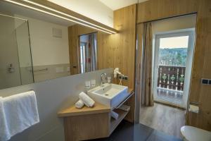 a bathroom with a sink and a mirror at Drei Birken in Soprabolzano