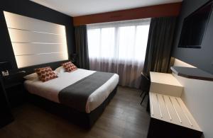 Postel nebo postele na pokoji v ubytování Hôtel Des Quatrans