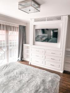 Giường trong phòng chung tại Private Luxury Apartment In Nida Centre "Vilnelės Apartamentai"