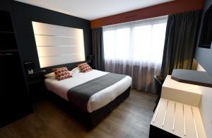Postel nebo postele na pokoji v ubytování Hôtel Des Quatrans