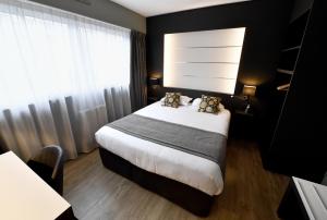 Postel nebo postele na pokoji v ubytování Hôtel Des Quatrans