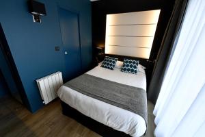 Postel nebo postele na pokoji v ubytování Hôtel Des Quatrans