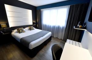 Postel nebo postele na pokoji v ubytování Hôtel Des Quatrans