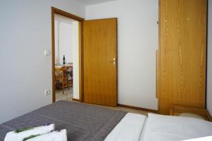 Postel nebo postele na pokoji v ubytování Apartments and Rooms Degra