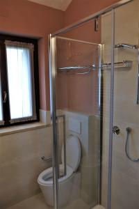 A bathroom at Agriturismo Colle Rosso