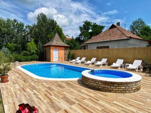 Bassein majutusasutuses Villa Larus või selle lähedal