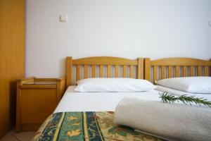 Postel nebo postele na pokoji v ubytování Apartments and Rooms Degra