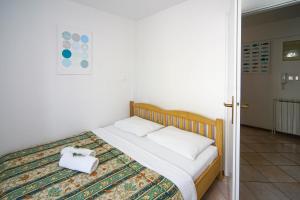 Postel nebo postele na pokoji v ubytování Apartments and Rooms Degra
