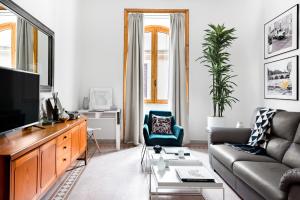 a living room with a couch and a tv at Casa di Lina in Rome