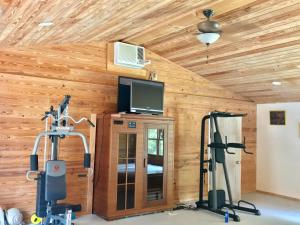 Gallery image of PRIVATE Log Cabin with Indoor pool sauna and gym YOU RENT IT ALL NO ONE ELSE in McAlpin +102 photos