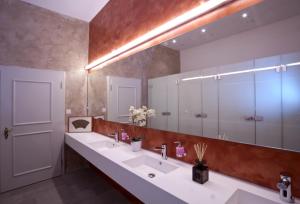 Hotel Le Prese tesisinde bir banyo