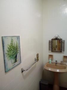 Um banheiro em Franca's Apartment Taormina