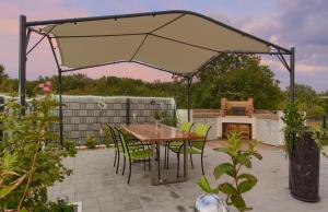 Fotografie z fotogalerie ubytování Villa Helines***** v destinaci Linardići