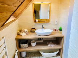Ένα μπάνιο στο Appartement Duplex proche Port avec vélos +30 φωτογραφίες