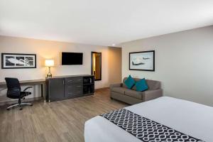 Imagen de la galería de La Quinta Inn & Suites by Wyndham Las Vegas Nellis, en Las Vegas