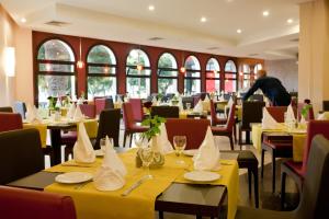 A restaurant or other place to eat at Kenzi Europa