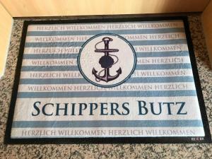 ein Schild mit einem Anker an der Wand in der Unterkunft Schippers Butz strandnah mit Whirpool in Ostseebad Karlshagen