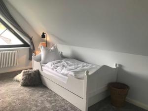 Ein Bett oder Betten in einem Zimmer der Unterkunft Schippers Butz strandnah mit Whirpool