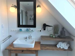 Ein Badezimmer in der Unterkunft Schippers Butz strandnah mit Whirpool