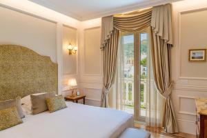 Postel nebo postele na pokoji v ubytování Grand Hotel Excelsior Vittoria