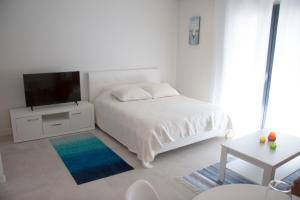 מיטה או מיטות בחדר ב-Apartments SLAVA