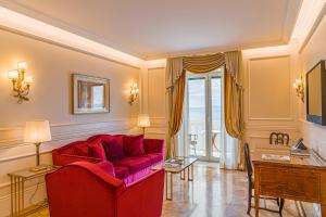 TV a/nebo společenská místnost v ubytování Grand Hotel Excelsior Vittoria