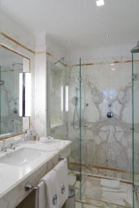 Koupelna v ubytování Grand Hotel Excelsior Vittoria