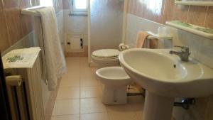a bathroom with a sink and a toilet at Hotel La Pineta in Spilinga +29 photos