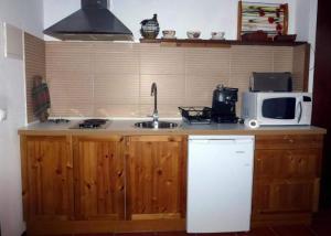 a kitchen with a sink and a microwave at Bungalow Beach in Brejao