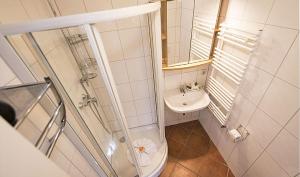 Et badeværelse på Ferienwohnung Strandperle + 31 billeder