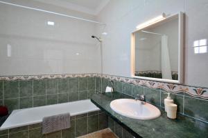 Łazienka w obiekcie Villa Papagyo