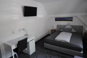 Hotel und Gästehaus Will tesisinde bir odada yatak veya yataklar