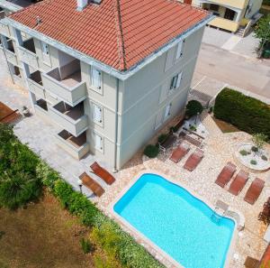 Bazén v ubytování Apartments and Rooms Degra nebo v jeho okolí