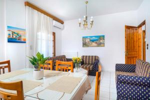 A seating area at Tasia's Holiday House