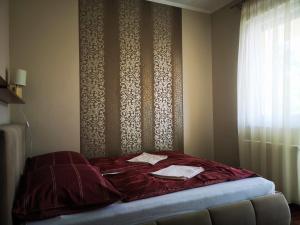 Posteľ alebo postele v izbe v ubytovaní Wellness Apartman