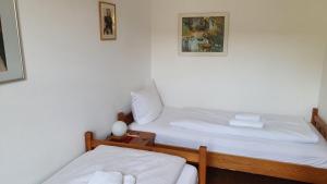 Ein Bett oder Betten in einem Zimmer der Unterkunft PEMATRA Ferienwohnung Strandliebe