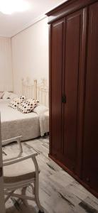 A bed or beds in a room at Apartamento Realengo Sevilla